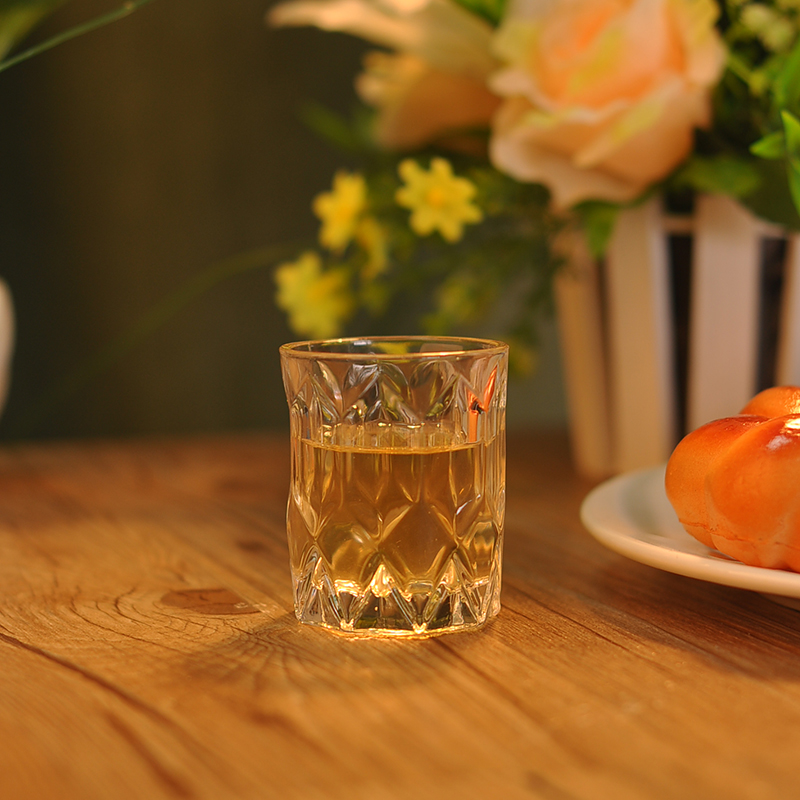 Luxury rock whisky glass with embossed pattern 